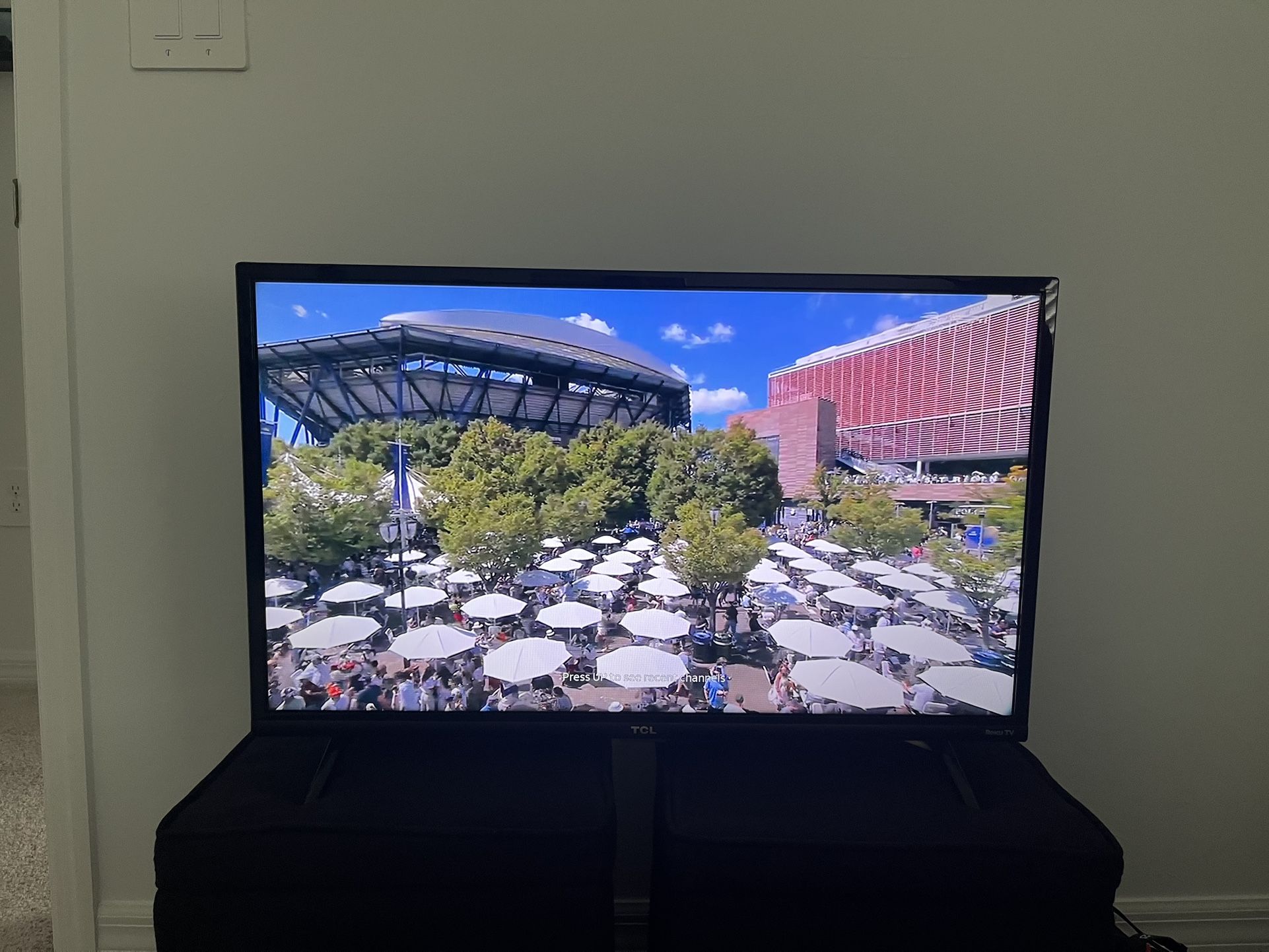 TCL 32″ Roku Smart TV – Like New, Works Perfectly