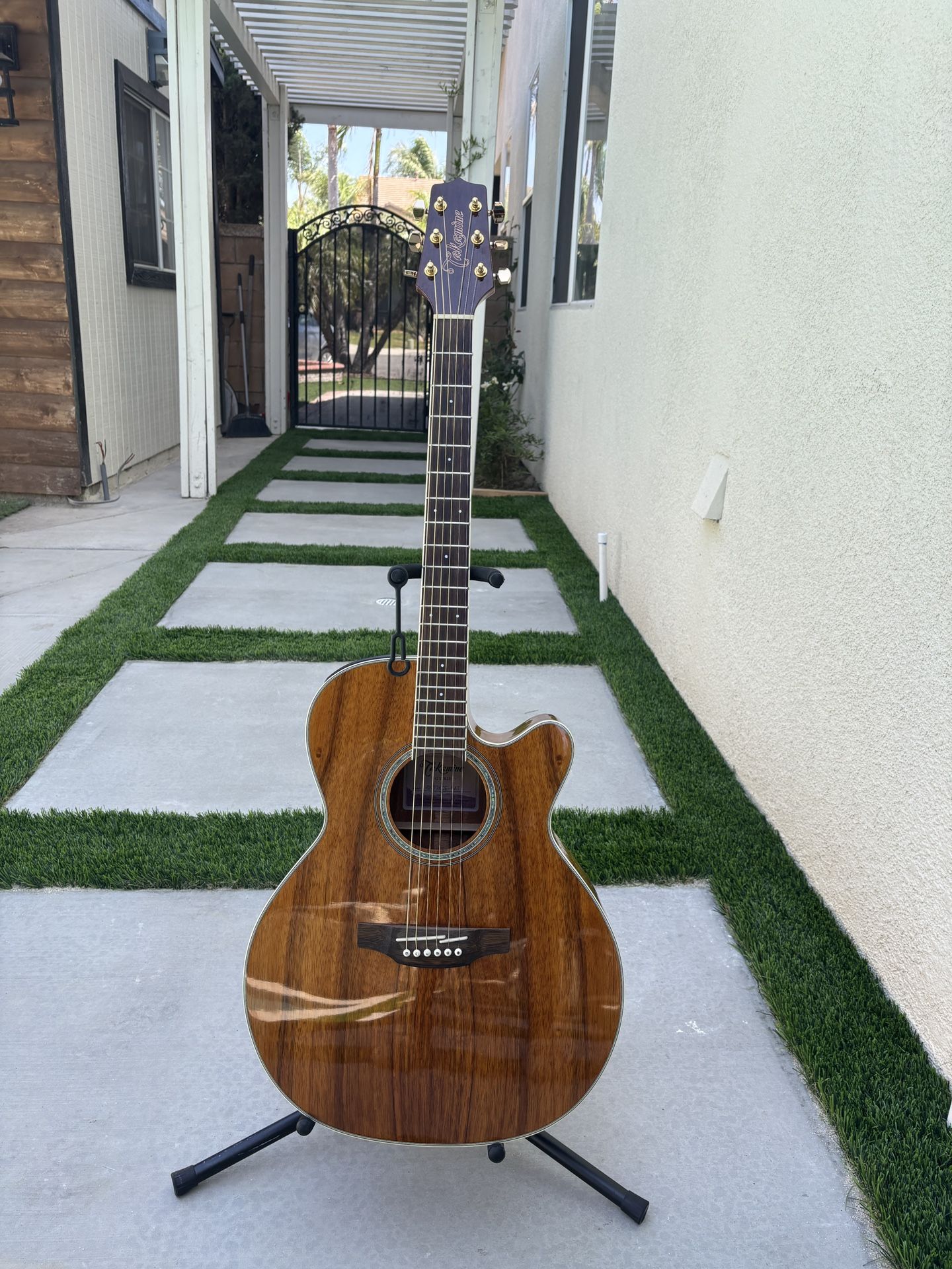 Takamine GN77KCE