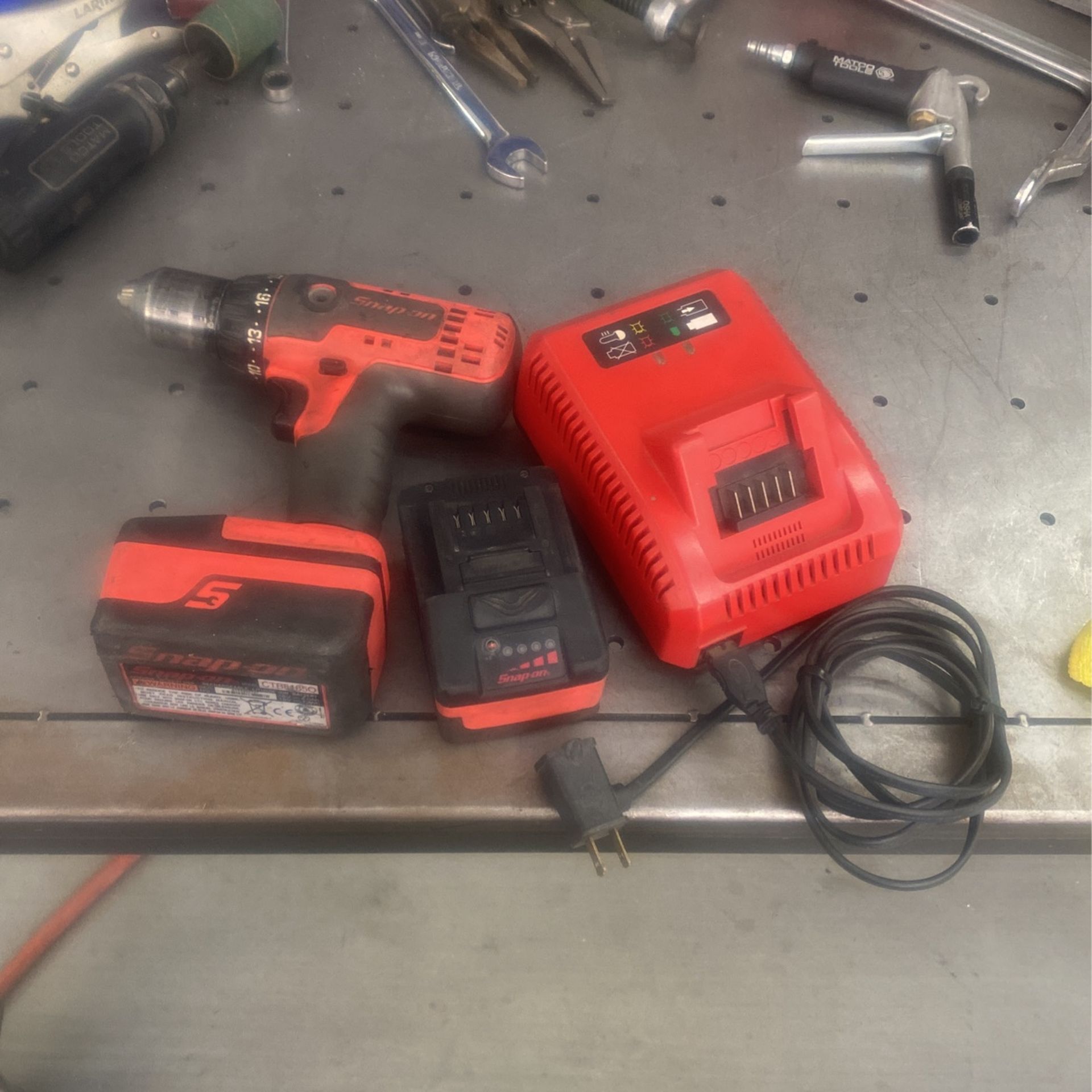 Snap On 18v Drill Charger And Two Lithium Batteries 