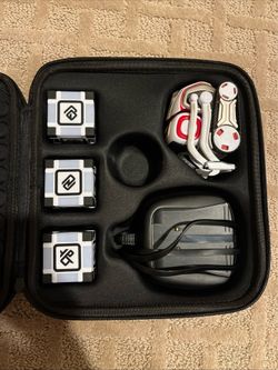 Anki Cozmo Robot Toy Bundle (Light)