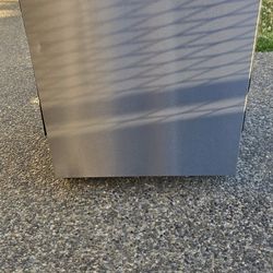 KitchenAid Dishwasher 24w) I Can Help You With Free Delivery Within 10 Miles Distance 