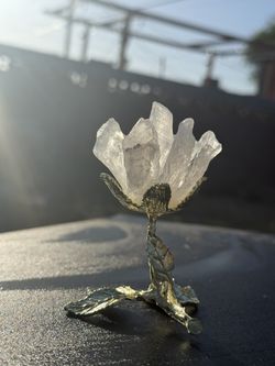 Handcrafted Quartz Crystal Flower – Elegant Decorative Piece ✨