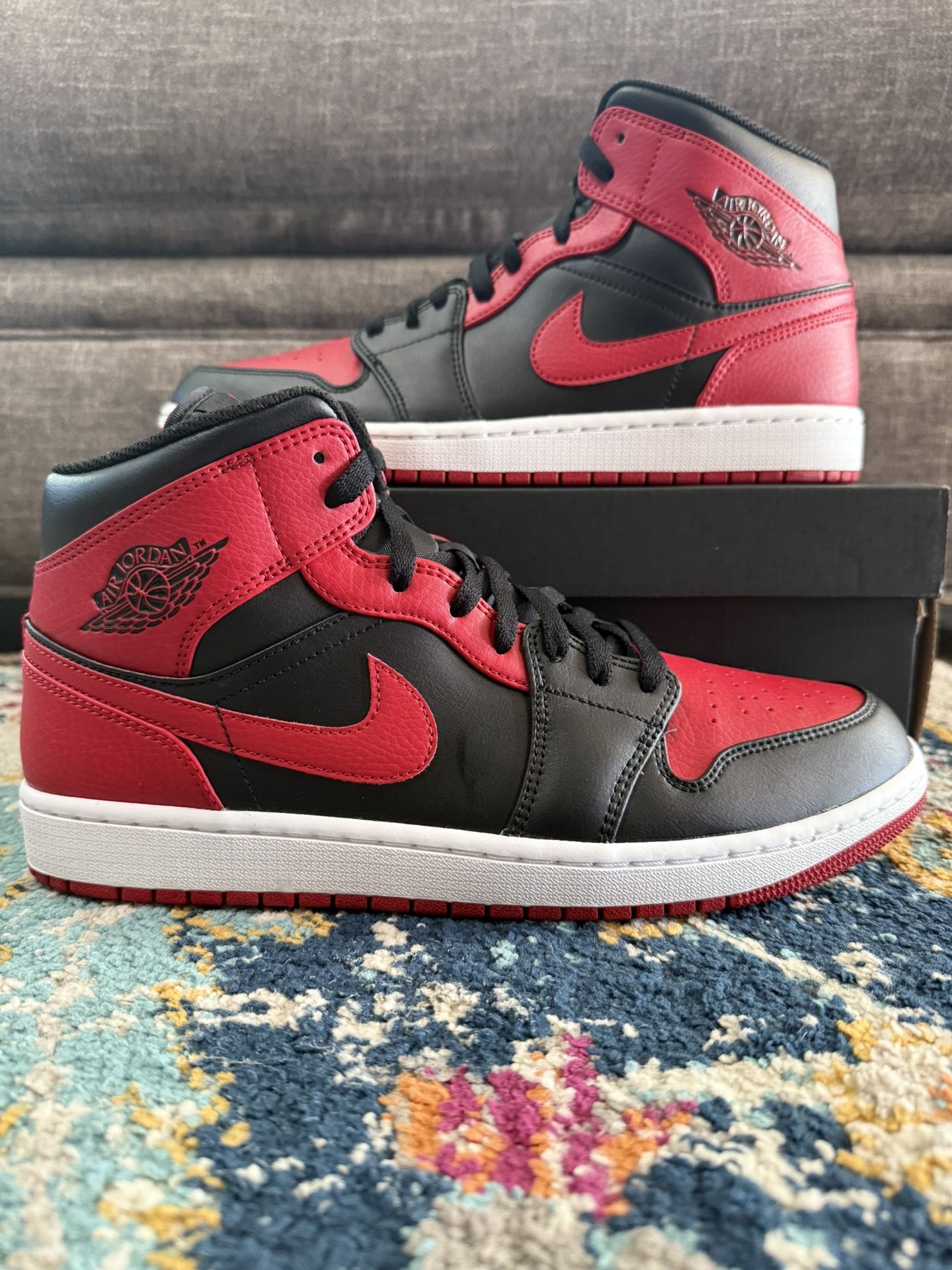 Nike Air Jordan 1 Mid “Banned”