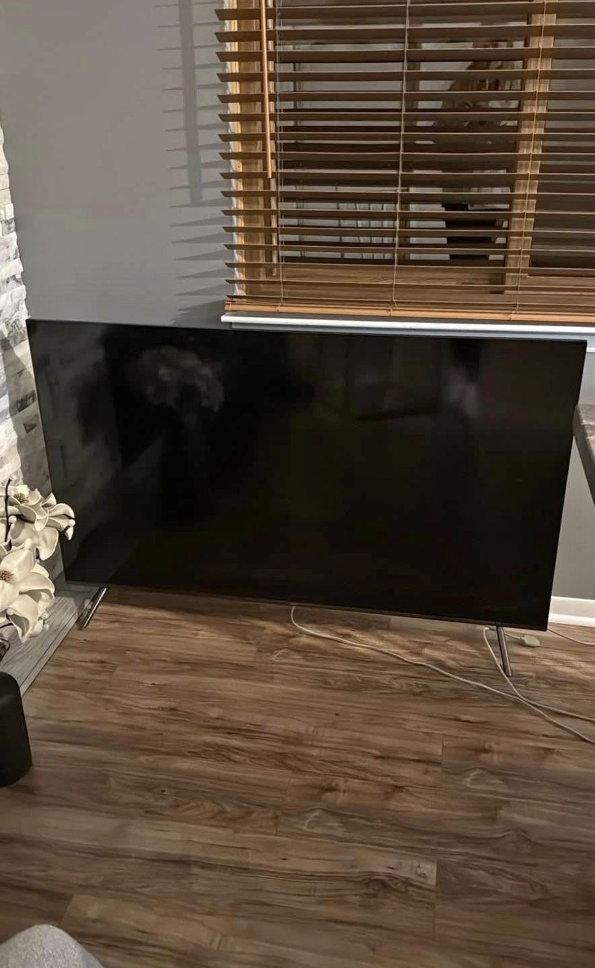 Samsung 65” 4K UHD Smart TV – MU8000 Series