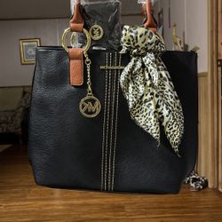 Micheal Kors Purse And Wallet