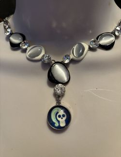 💎💀 Silver Sexy Drop Skull Necklace Alluring Yet Classy💀💎