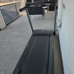 Nordic Track Treadmill ' EXCELLENT Condition 