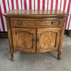 French Country Bedside Table - Great DIY Project!