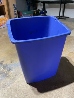 8 gal garbage can/ trash can