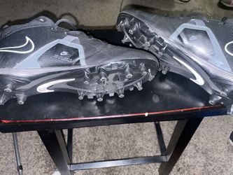 Football Cleats (Nike Men's Alpha Menace Varsity 3 Mid)