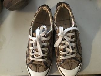 Coach women’s tennis shoe 71/2 B