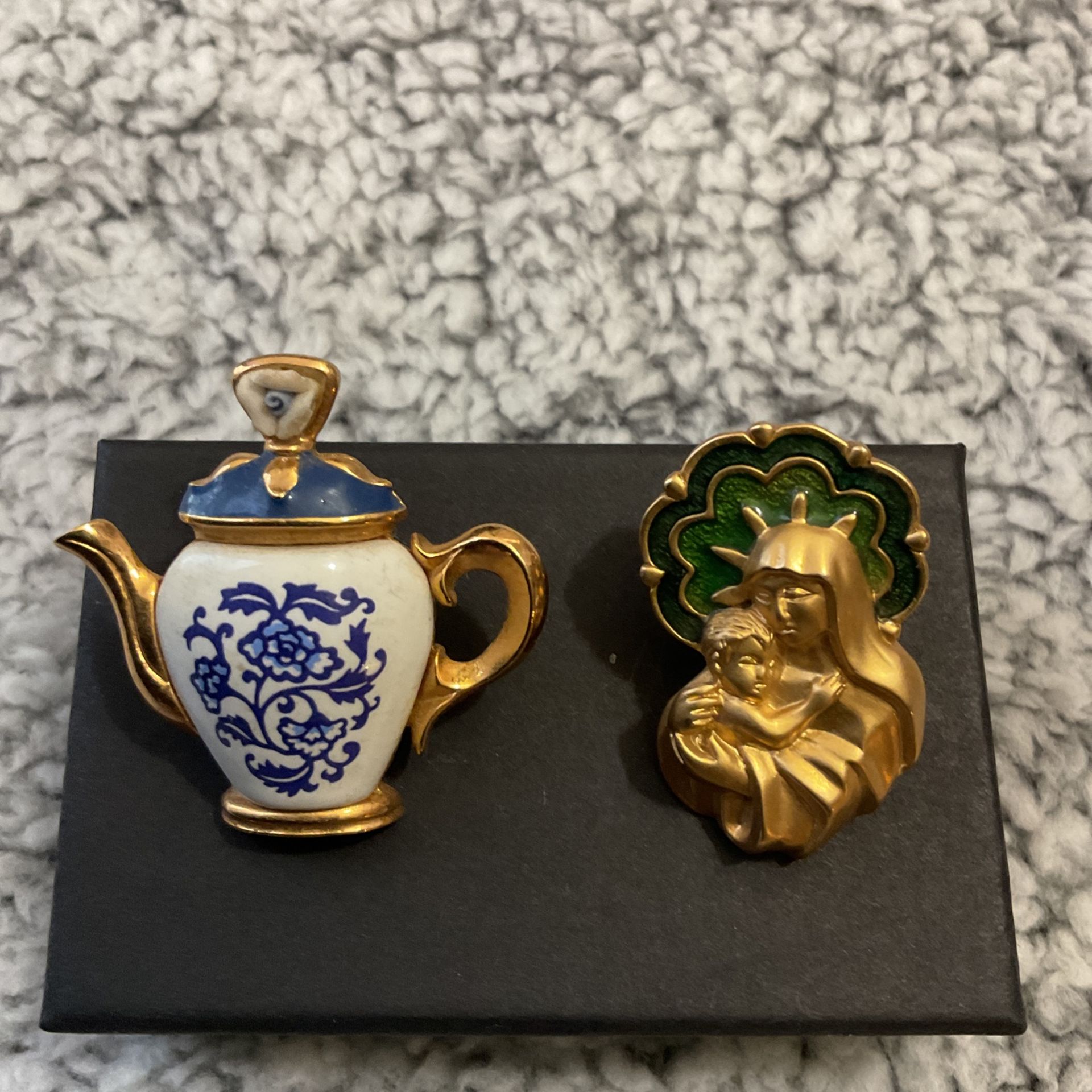 Vintage Goldtone Brooch /pins.Tea Kettle And Mary/baby Jesus,by Avon