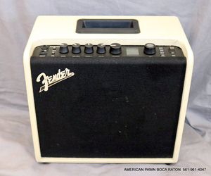 Fender Mustang LT25 25W 1x8 Guitar Combo Amp  White 