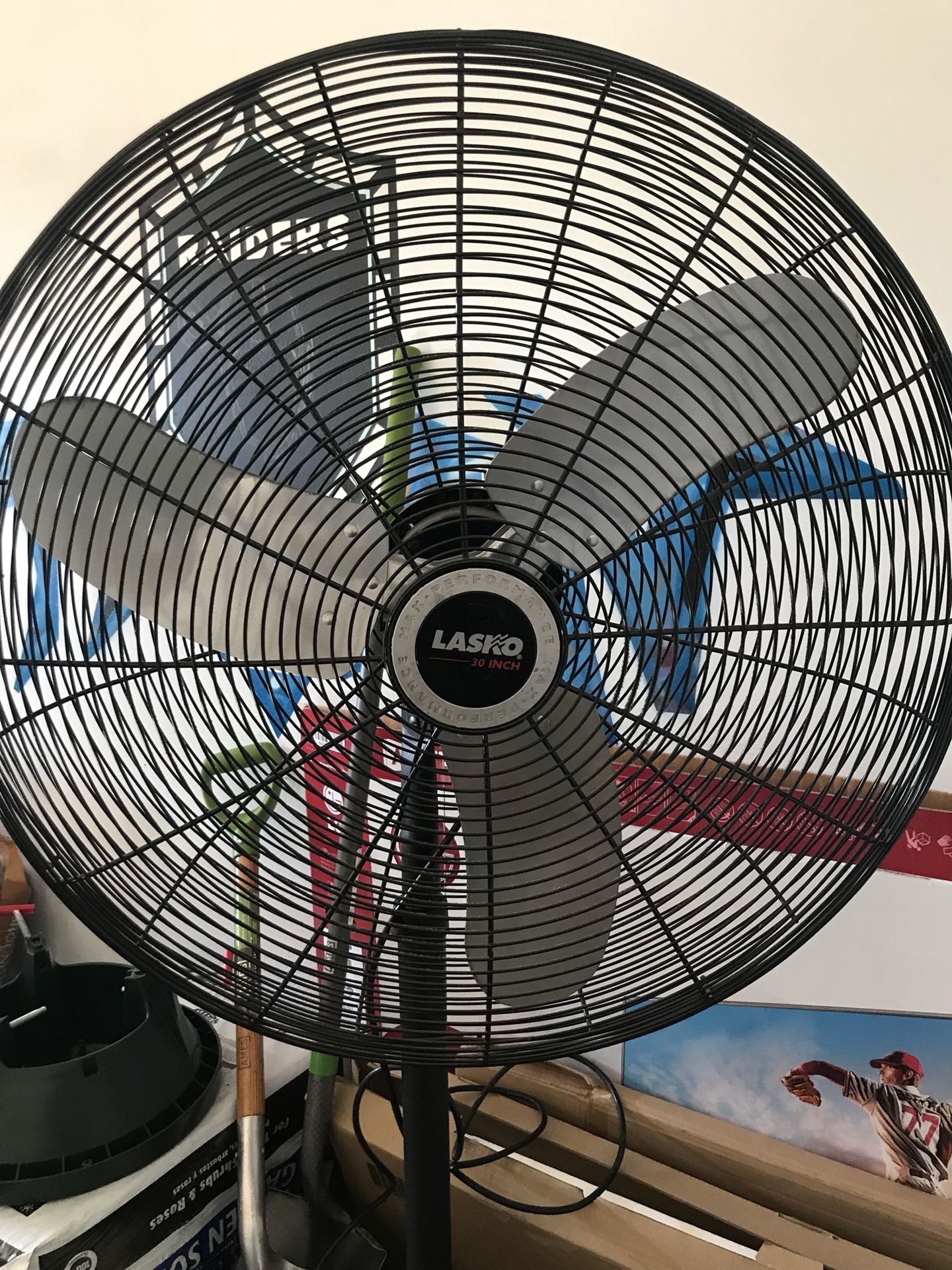 Lasko 30-in 3 speed oscillating fan for Sale in Elk Grove, CA - OfferUp