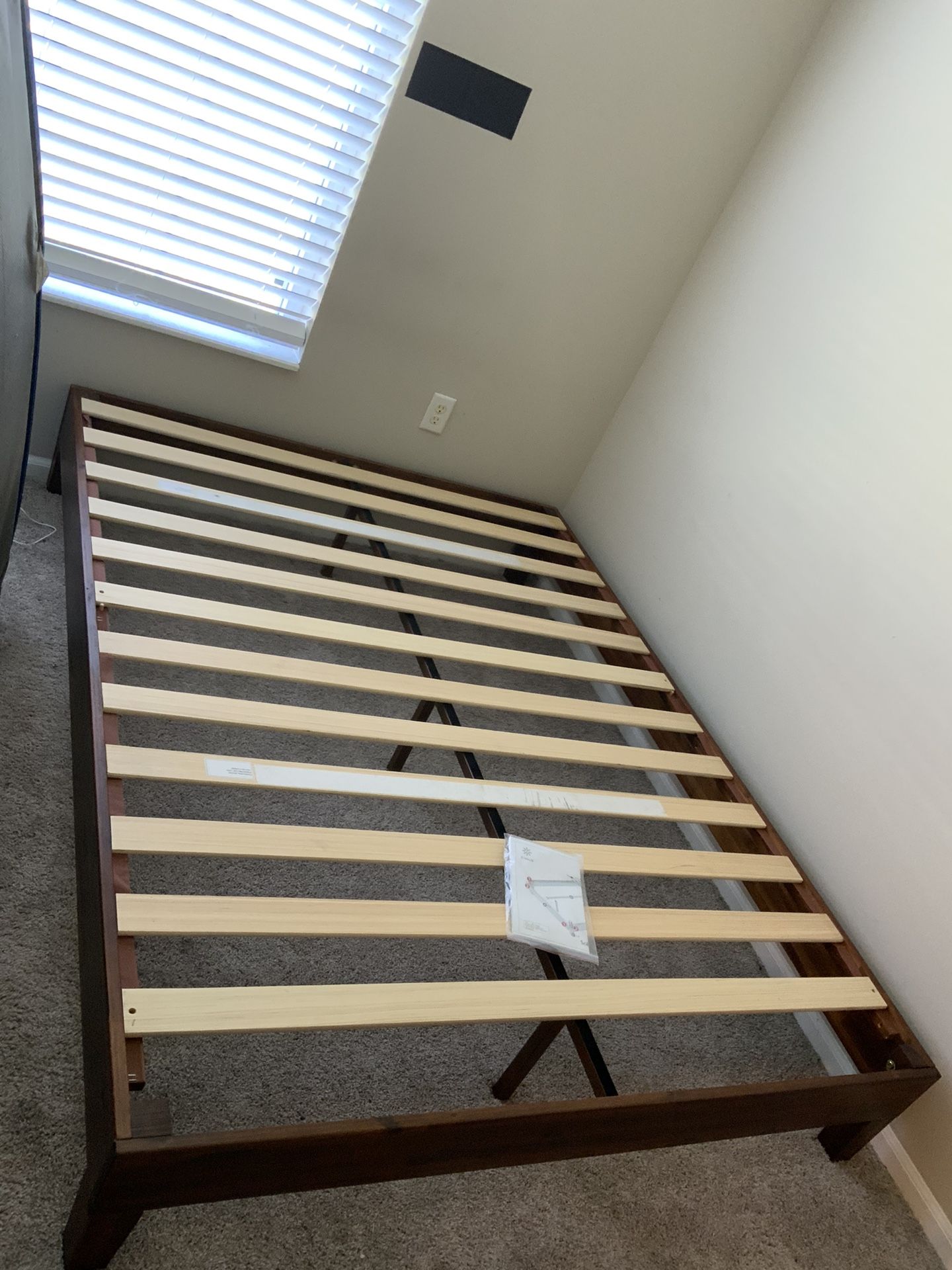 Zunis Queen Solid Wood Platform Bed Frame