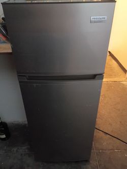 7.1 cu in Frigidaire refrigerator