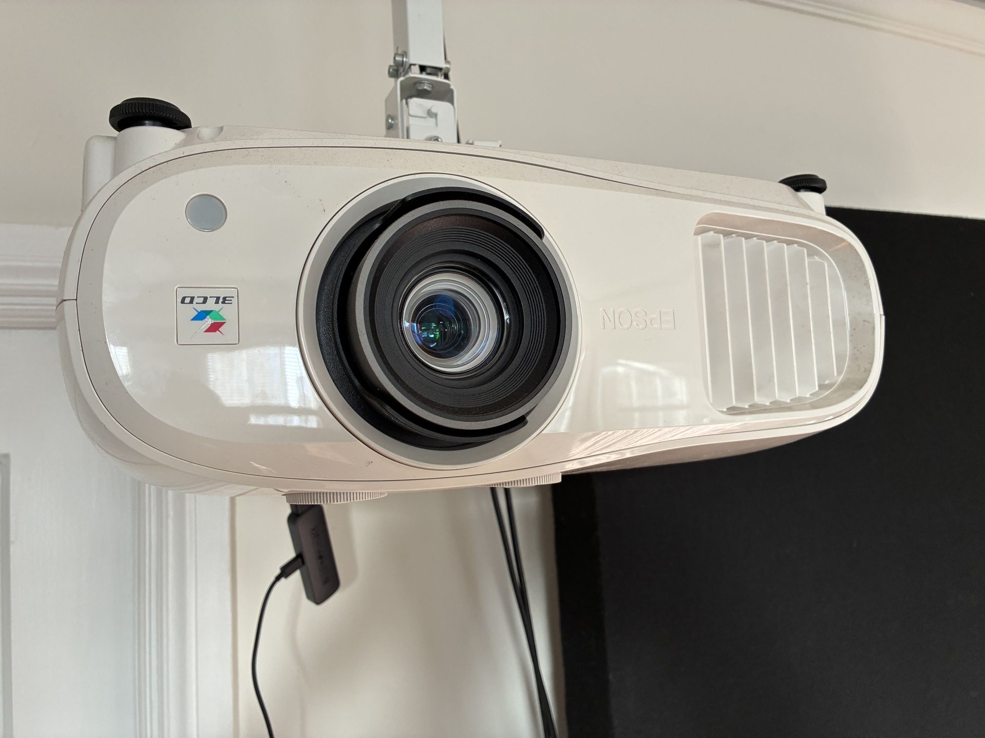 Epson Home Cinema 3200 4K Projector + 110” Screen