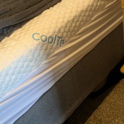 Free Full Size Bed With Base
