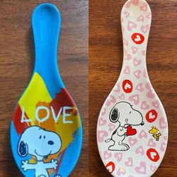 Choice Of Design - One (1) New Ceramic Spoon Rest 3 1/2” W x 9 1/2” H - Peanuts Snoopy