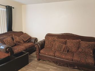 Couch set