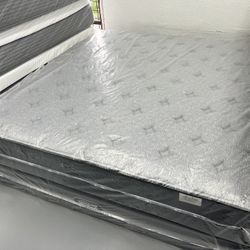 NEW WITH WARRANTY KING SIZE AMERICAN BEDDING MATTRESS & BOX SPRINGS BED SET