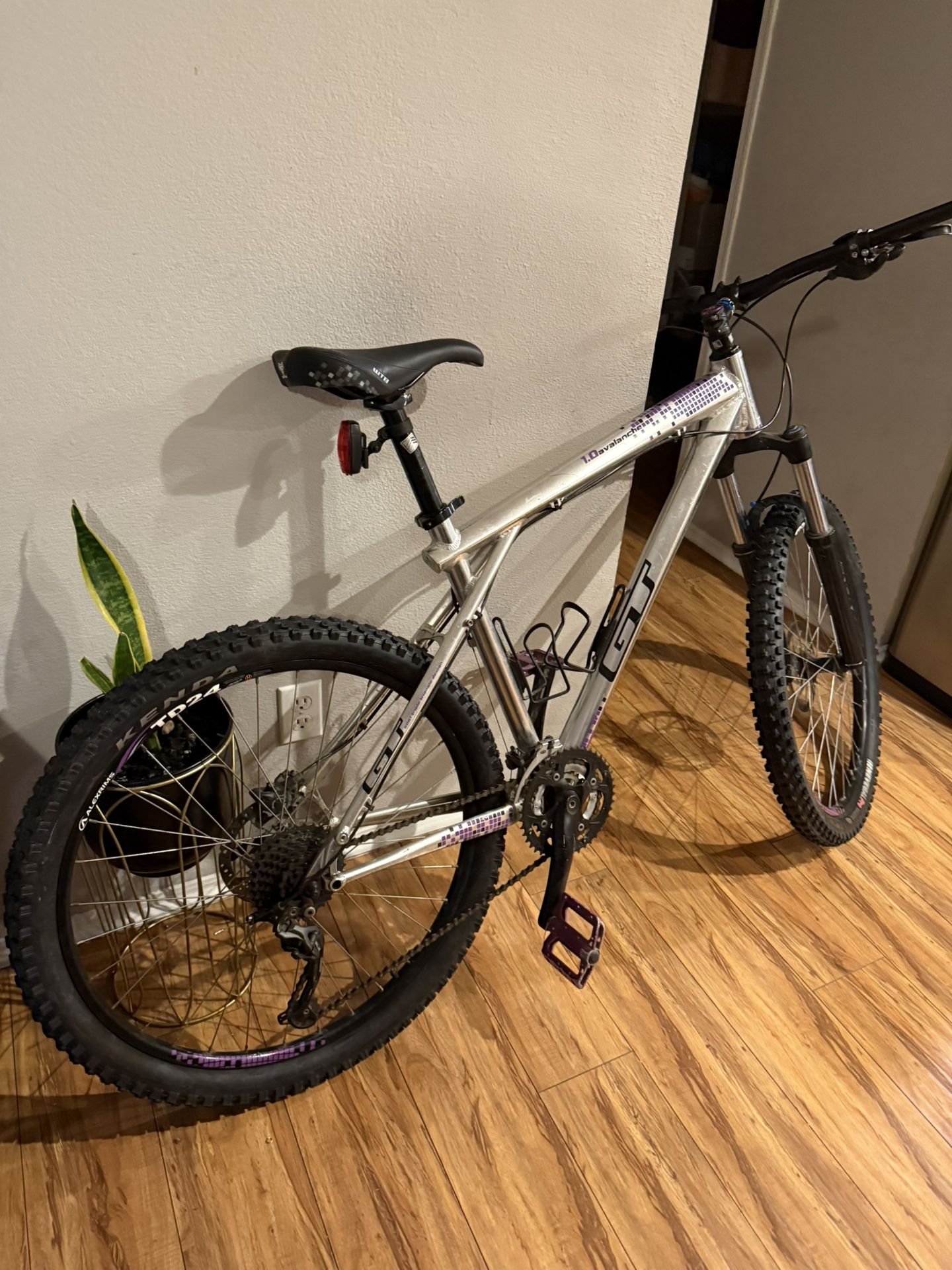 GT Avalanche 1.0 Mountain Bike 