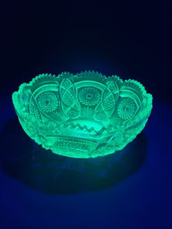 GLOWS!! 1920’s EAPG Manganese Imperial Glass Fashion Pattern Bowl (6 lbs)