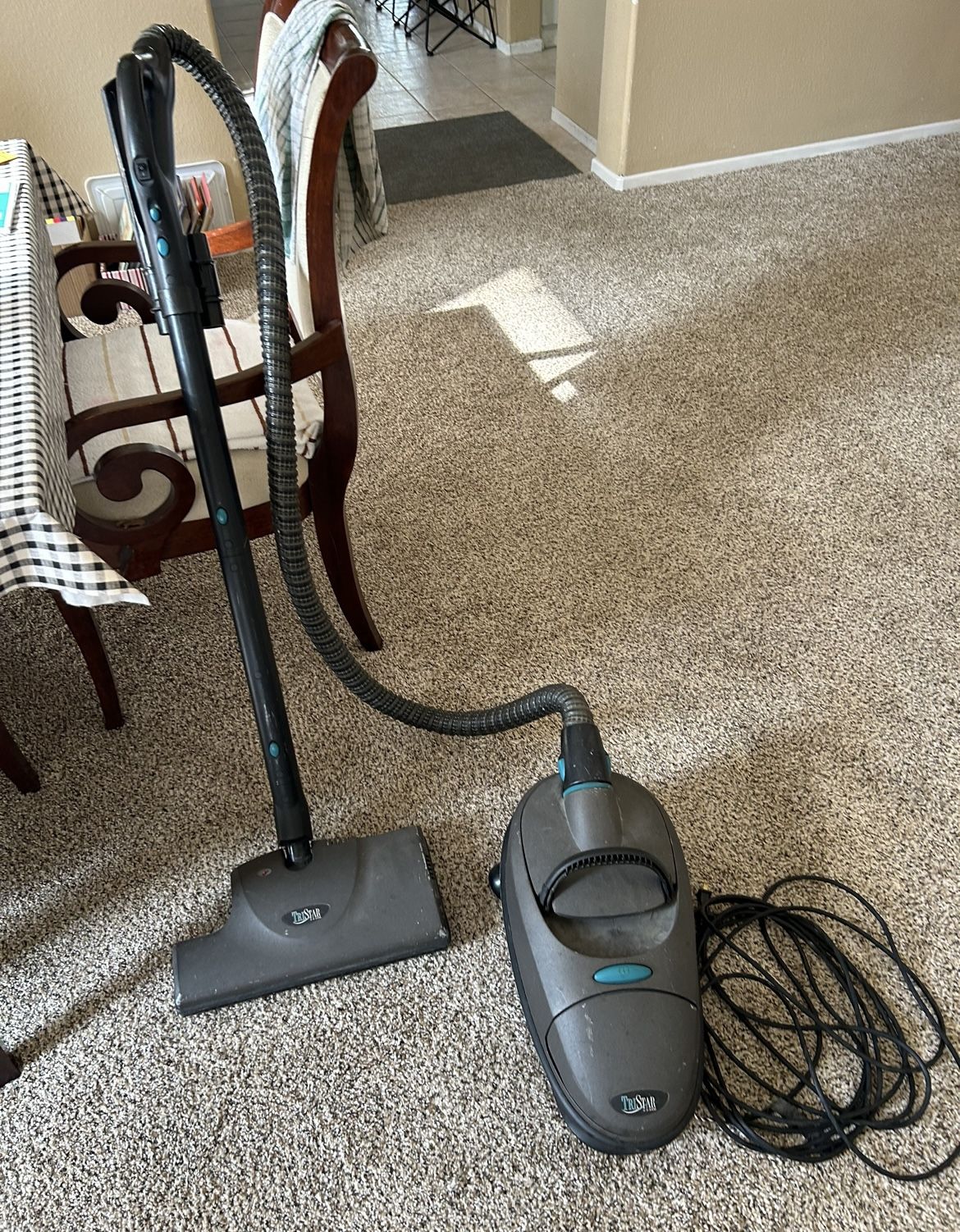 Vacuum cleaner - great suction, detachable head