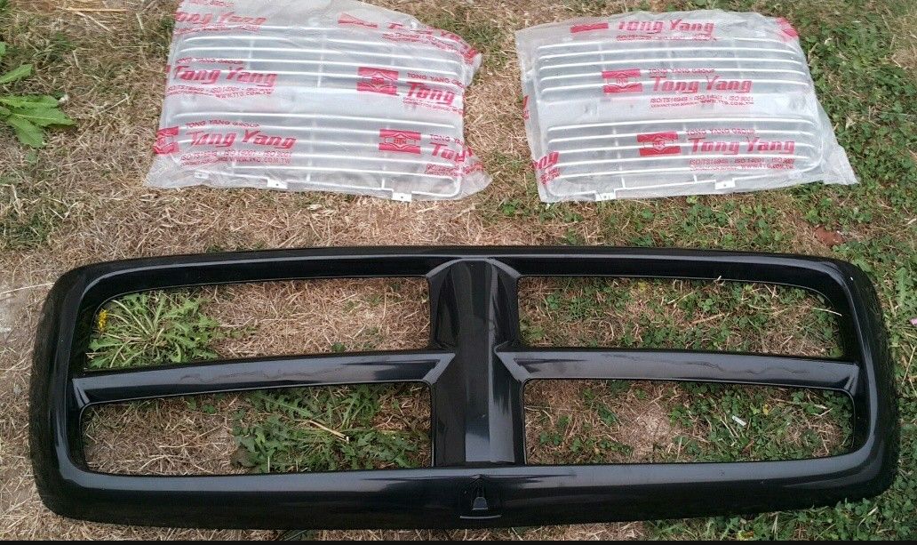 Grille 2002-2005 Ram black with chrome