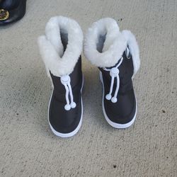 Toddler snow Shoes Size 8