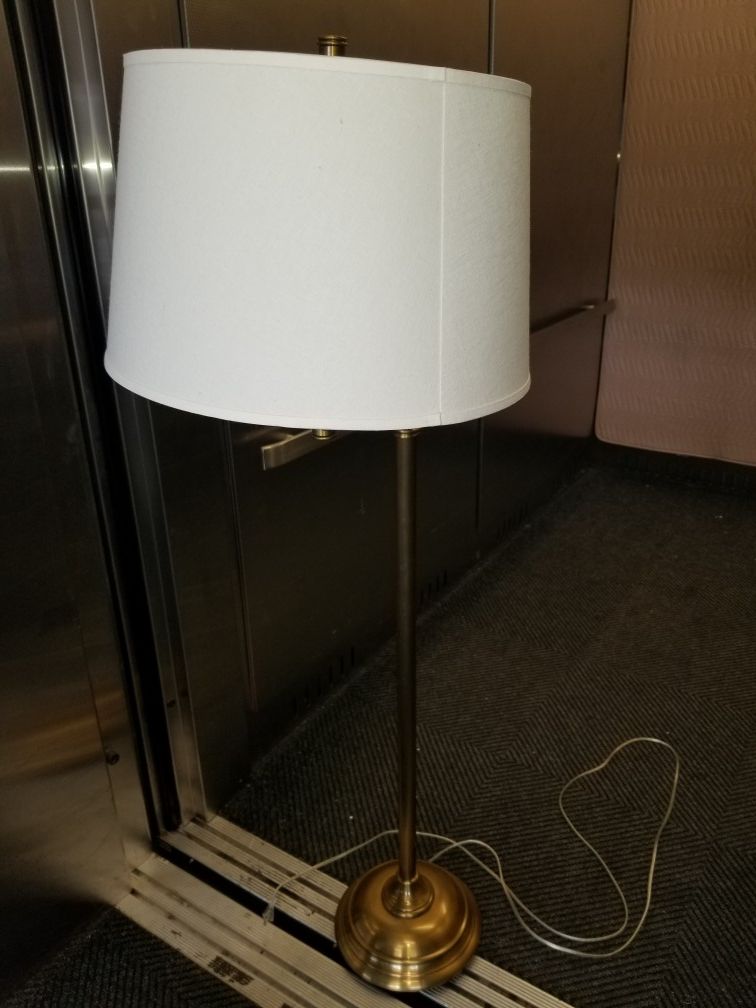 Standing lamp 5' 11