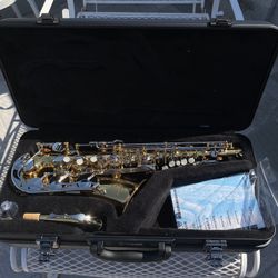 YAMAHA ALTO SAXOPHONE 