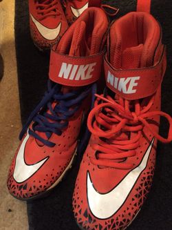 Youth football cleats