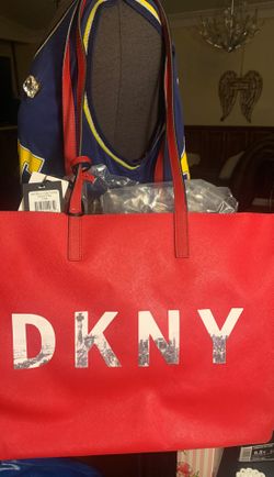 DKNY RVSBLE