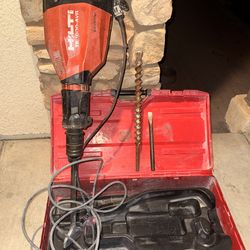 Hilti jackhammer with 3 bits