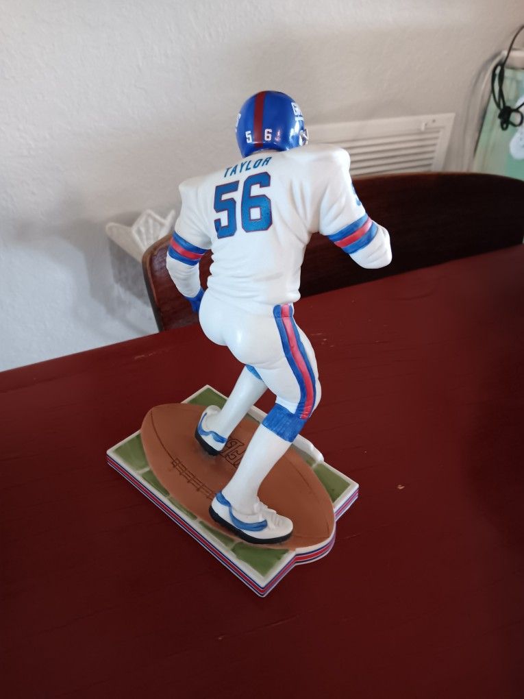 1990 New York Giants Lawrence Taylor Statue 