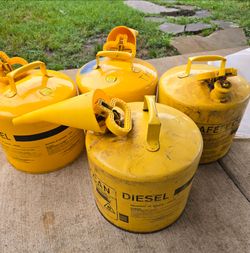 https://offerup.com/redirect/?o=NS5HYWw= steel safety can for Diesel