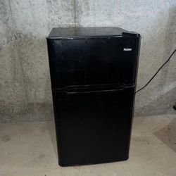Haier Two Door Refrigerator with Freezer Model Number: HC32TW10SB