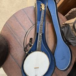 S.S Stewart banjo late 1800s to 1905 great shape its a 5 string comes with case