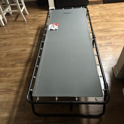 Foldable bed frame
