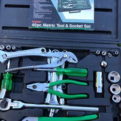 40 piece Metric Tool & Socket set brand new perfect for men who work in a shop