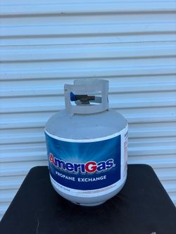 FULL AmeriGas Propane branded tank. Cylinder holds 15 lbs (6.8 kg) of propane, suitable for grills and RVs.
