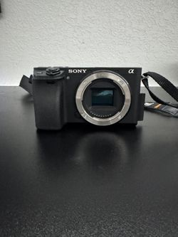 Sony A6400 + 18-105mm Lens + Sony UWP - D 1