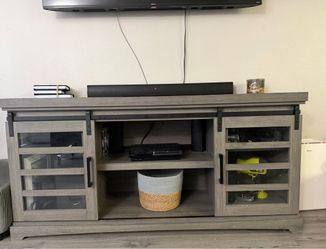 Entertainment center