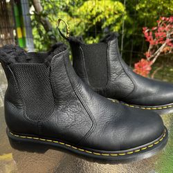 Dr. Martens 1976 Chelsea Boot, Black, Unisex Size  43