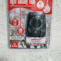 Westinghouse Light Sensing Timer. 2 Grounded Outlets Automatically Control 2 Devices Every Few Hours Or From Dusk To Dawn. Ideal For Outdoor Lights