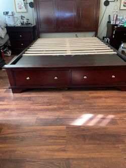 Wood Queen Size Bed Frame With 2 Drawers