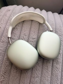 AirPod Pro Max (SAGE GREEN) excellent condition