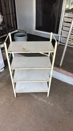 Free metal shelf