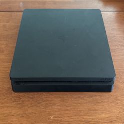 PlayStation 4 slim 